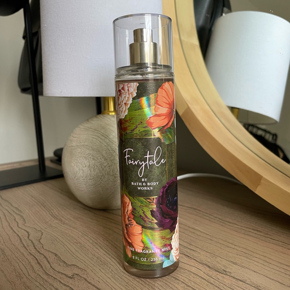 Fairytale
Fine Fragrance Mist - NEW Bath & Body Works (Smells like YSL libre)